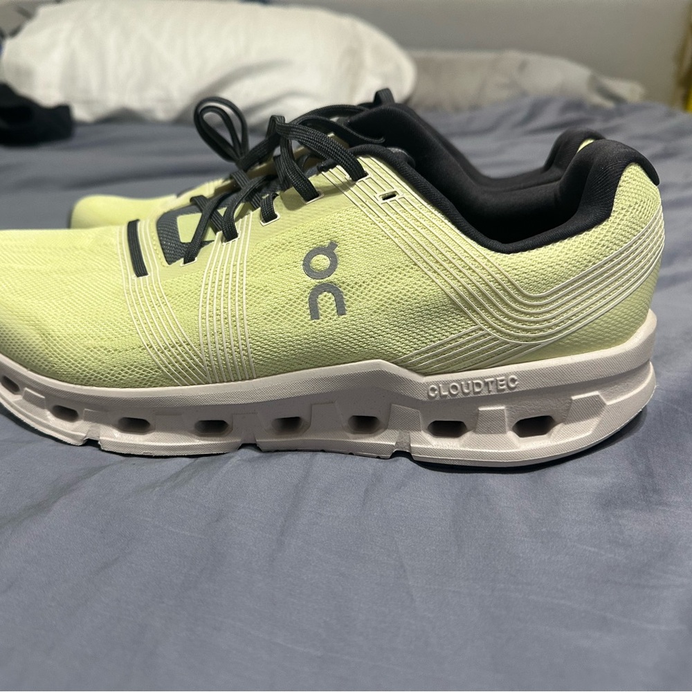 New On Running Cloudgo Shoes Hay Sand Neon Men's Size 12